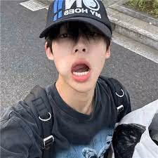 UHYTREHGFDS