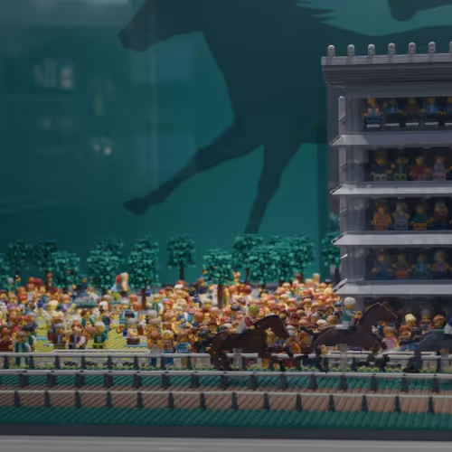 CROWD OF BRICK