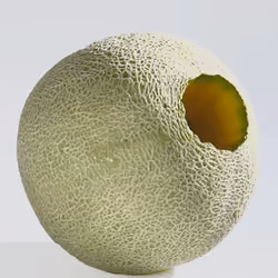 832