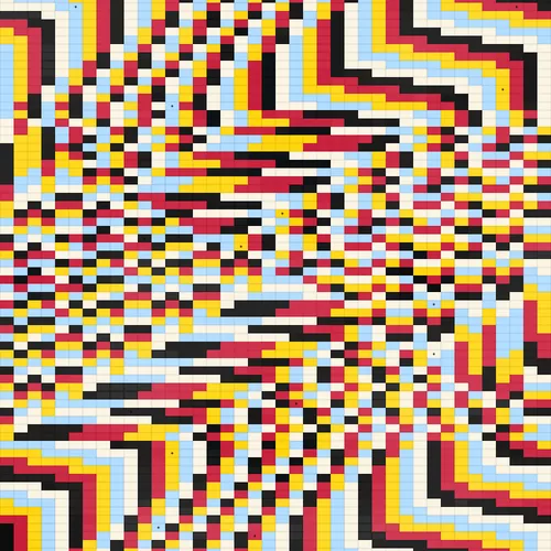352