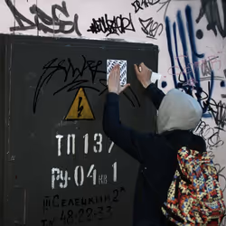 453