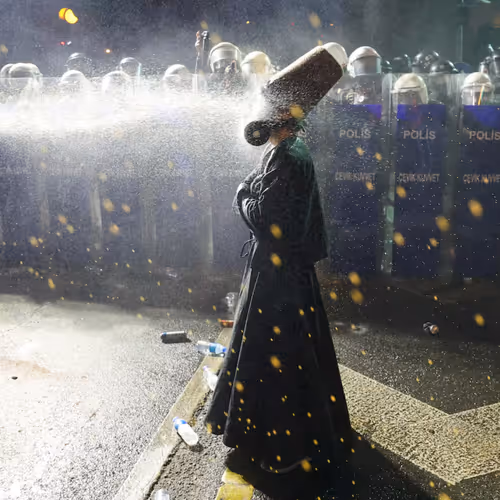 Direnisin Sessiz Semasi