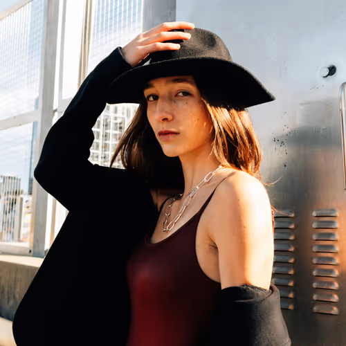 girl in hat
