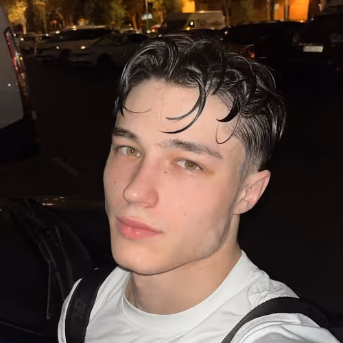 Looksmaxx