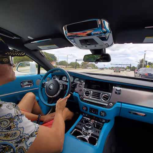 22 seconds of "silence" in Rolls Royce Wraith by Roman Kropachek