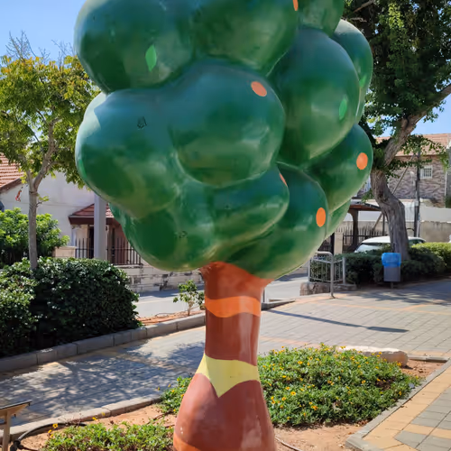 AI reimaining of a tree sculpture