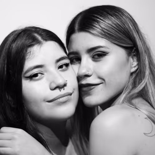 Amor entre mujeres by Naopiart