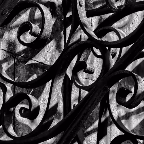 Black and White Geometry of the City