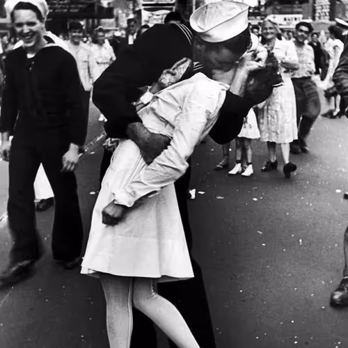 Day in Times Square by Alfred Eisenstaedt 1945