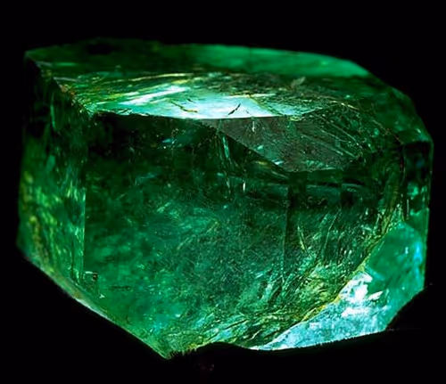 Lulu Emerald Gemstone 100