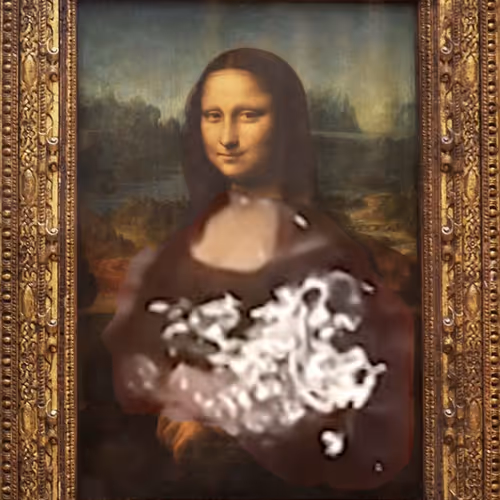 Mona Lisa smeared in cake