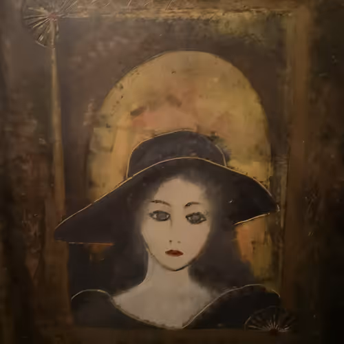 Mysterious lady in black