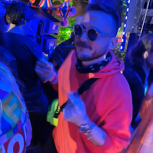 NFTom