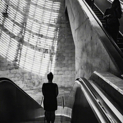 Shapes and frames in street photography