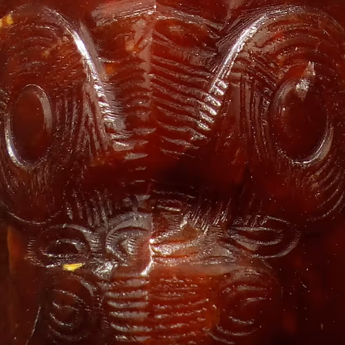 The carving delicate