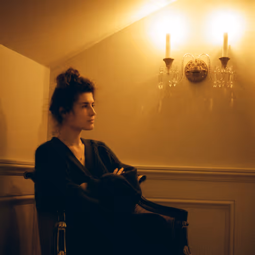 The yellow room - old