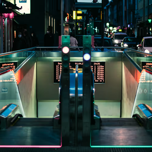 Urban Lights DeLuchs