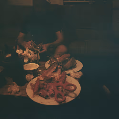 Clclclcl Wav Crab Prawns Bread And Moet