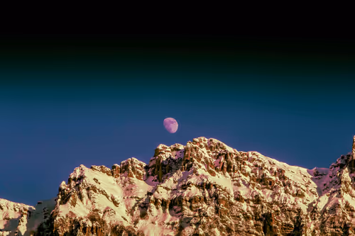 Item #18777940910832526226303977857919740677388512557610933360440146417966569750532 Media