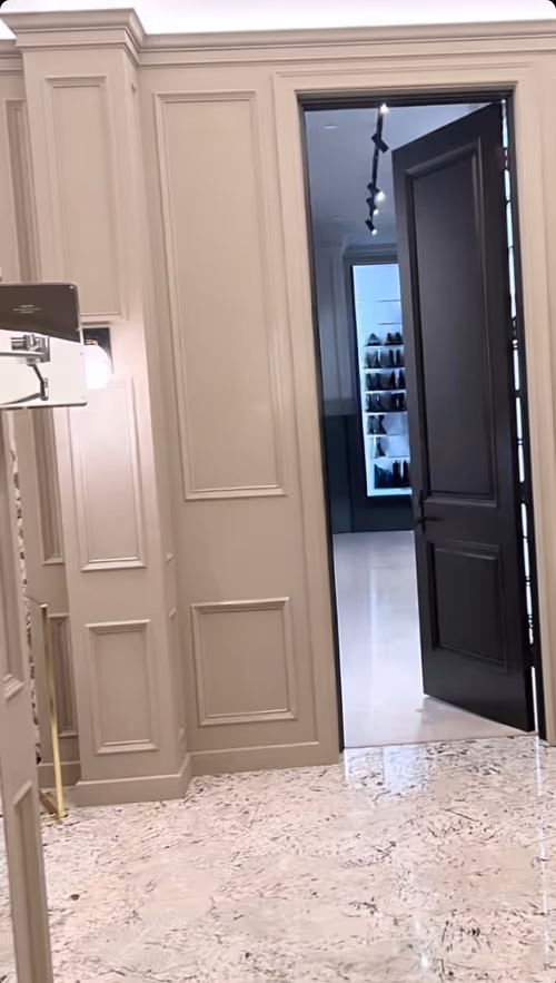 Item #68133196527112232794835997367314869505960984666033462681082934679485450444118 Media