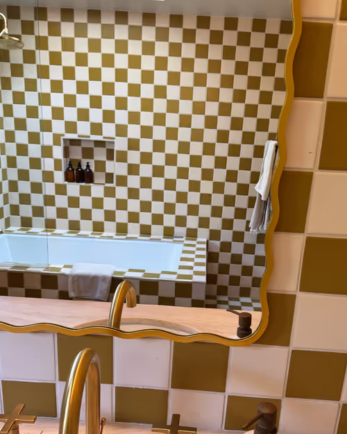 Item #68133196527112232794835997367314869505960984666033462681082934679485450444111 Media