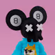 923