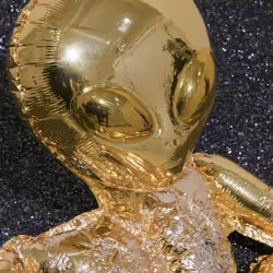 Puffy Alien #7096 · 24K Gold