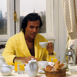 Focus Bloc - Julio Iglesias  #1