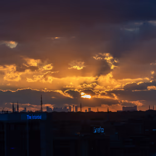Urban Pulse 105765295