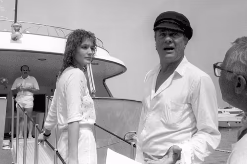 22 - Tony Curtis , 1983