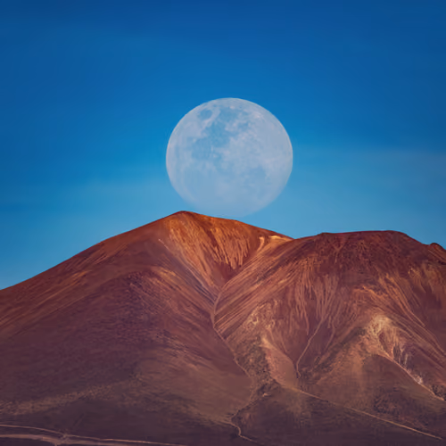 Atlas & the moonrise
