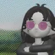 913