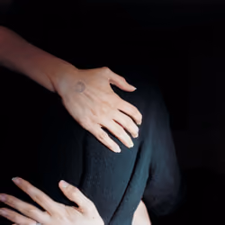 Closer - The hug, 2001