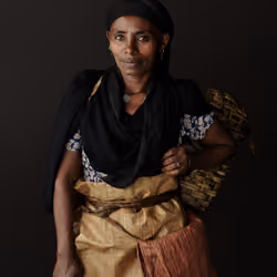 Ethiopia - Portraits - Portrait of Bogalech, a tea collector  