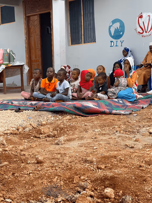 Item #56530305856873044538432398284863534629258124797706589154643470581382378422273 Media