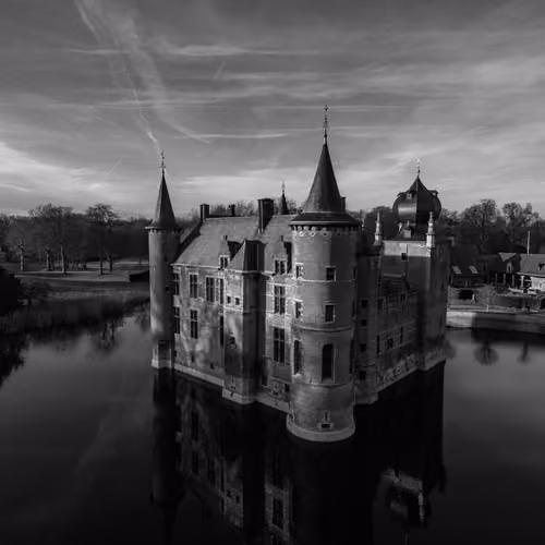 BLACK & WHITE Cleydael Castle 9/9