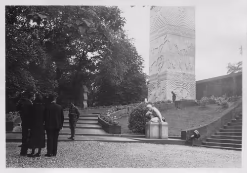 Item #15134709310911277842728697403753673439210482131750318059492546483871545294849 Media