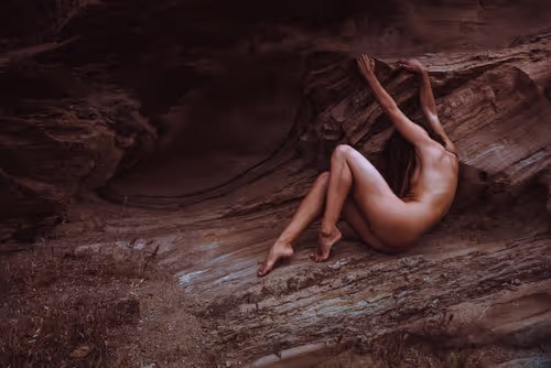 Item #83332782865168099246111470793904216784049773190563389119764666157504701399041 Media