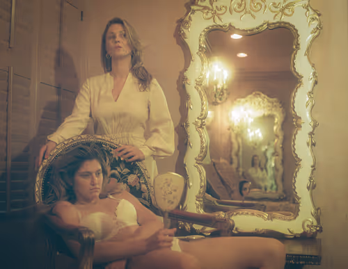 Item #107431263592480299811499235302818049319062692943160370239942642485763130785793 Media