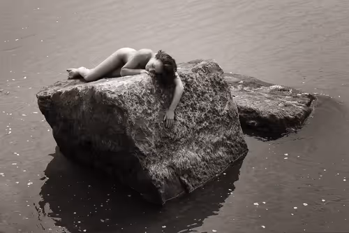 Item #50747893746858818908367272337073903739912207369127684864998521121733200576513 Media