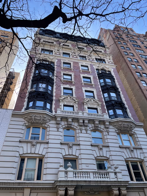 Item #25521092131356807730972205969166247316644464147603329584197842483876336762881 Media