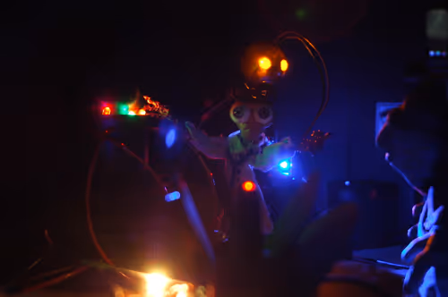 Item #30677718132475860855715520128052220814789340861686213117566221752800483737601 Media