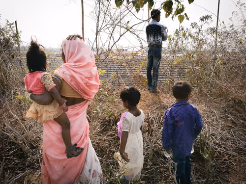 Item #14903448534982185836333129059607412223311433954982104222491105904818462392321 Media