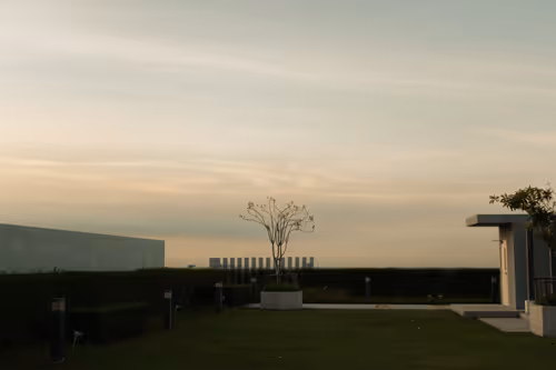 Item #105429247356524574513865010797091204123942859276429583682031123551461088165889 Media