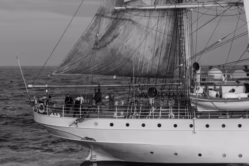 Item #34110083671509346653453586160941404072216291014688644284046702174577908252673 Media