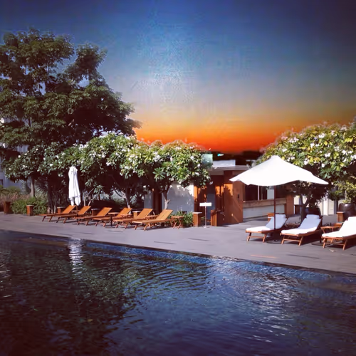 Item #19863580953705417173755462559148524731996053527774082054584323860181112848385 Media