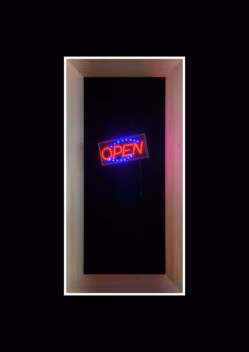 Item #43995633082092858593454325785838605378790666359437491880502641446188379799553 Media