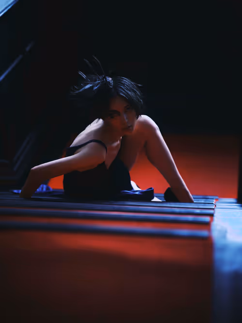 Item #46538335709311077074621049322765528814186451985832630137087804194639394635777 Media