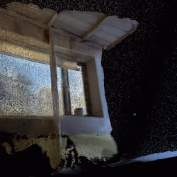 Windowwithpaint_01