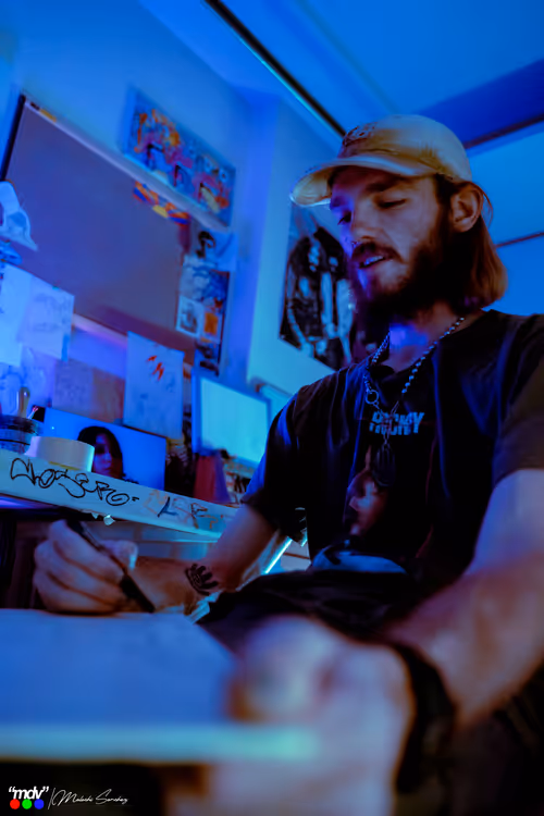 Item #14714425675941428140744687069339670704318230266084554160536609484246228140033 Media